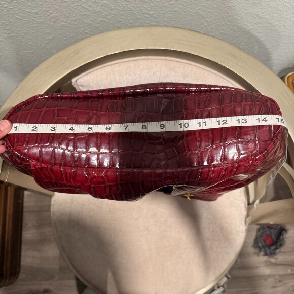 UE Red Faux Crocodile Print Bag W/Gold Hardware - Picture 10 of 13